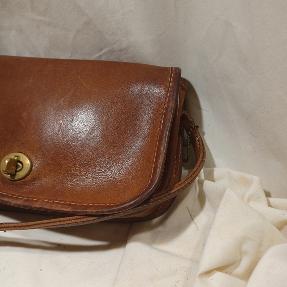 Vintage Coach Dinky Crossbody Bag - Picture 3 of 11